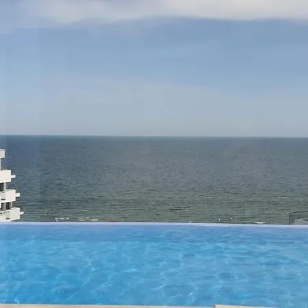 Infinity Beach Pool & Spa Apartment