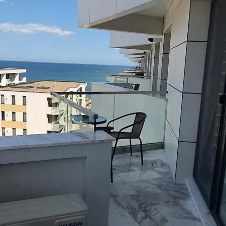 Infinity Beach Pool & Spa Apartment Năvodari