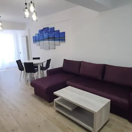 Infinity Beach Pool & Spa Apartment