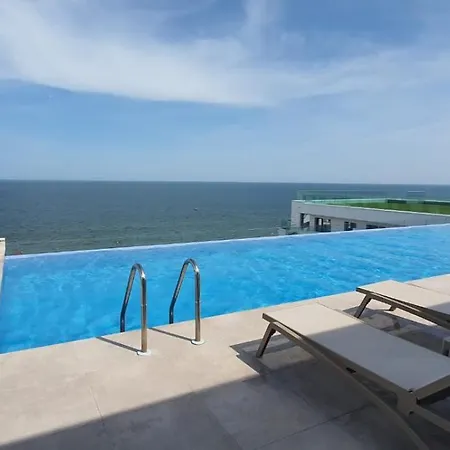 Infinity Beach Pool & Spa 3*