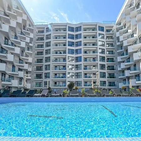 Infinity Beach Pool & Spa Năvodari