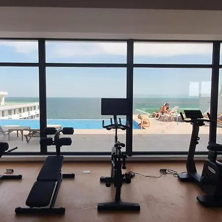 Infinity Beach Pool & Spa Apartment Năvodari
