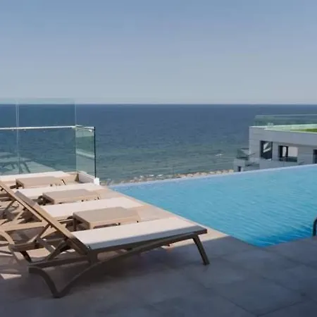 Infinity Beach Pool & Spa Apartment 3*