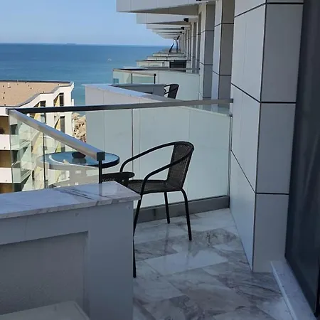 Infinity Beach Pool & Spa Apartment 3*
