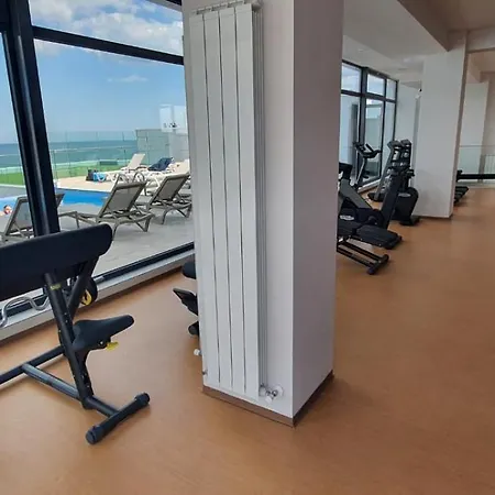 Infinity Beach Pool & Spa Apartment Năvodari