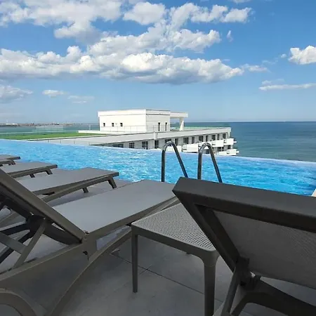 Infinity Beach Pool & Spa Năvodari